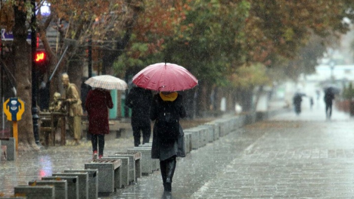 هوای پایتخت سه درجه سرد می‌شود/ احتمال بارش باران در ارتفاعات