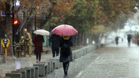 هوای پایتخت سه درجه سرد می‌شود/ احتمال بارش باران در ارتفاعات