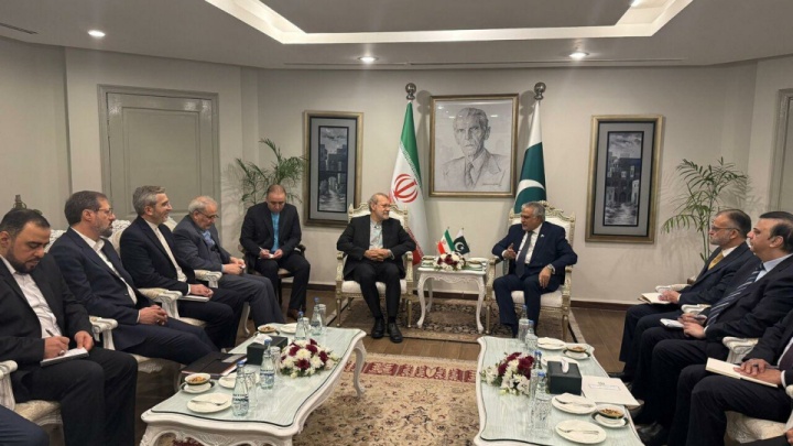 دیدار لاریجانی با وزیر خارجه پاکستان/تاکید اسلام‌آباد بر اهمیت روابط برادرانه با تهران