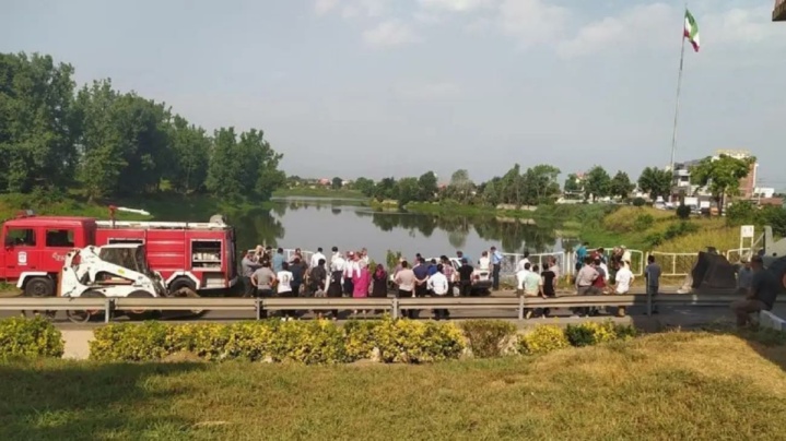 ۳ کشته در پی سقوط خودرو به دریاچه عینک رشت