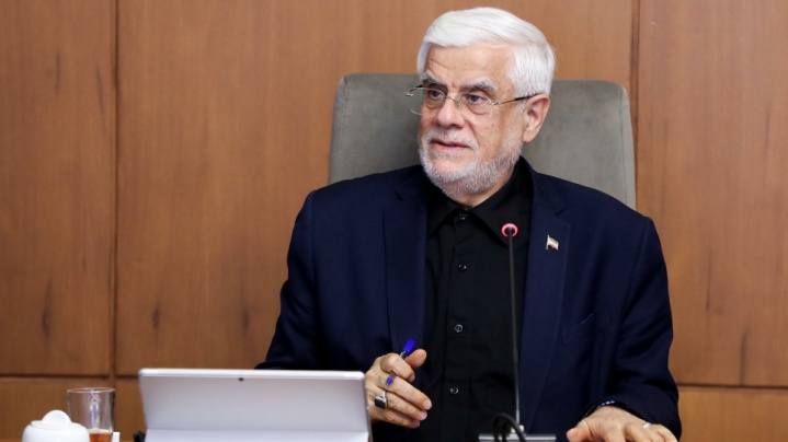 عارف: دولت نظرات مردم درباره مصوبه بنزین را اخذ می‌کند