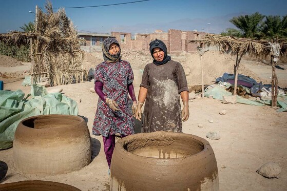 زنانی که تنور جنوب را گرم نگه می‌دارند
