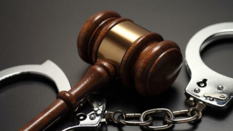 دردسر همسایه مزاحم برای پدر و دختر