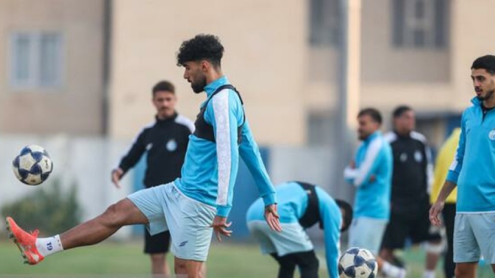 اتوبوس اماراتی‌ها با تاخیر رسید/ استقلال-الوصل به تعویق افتاد