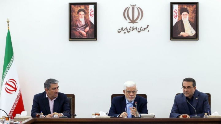 عارف: مدیرِ مخالف تصمیمات دولت، نمی‌تواند به عنوان مدیر ارشد دولت باقی بماند