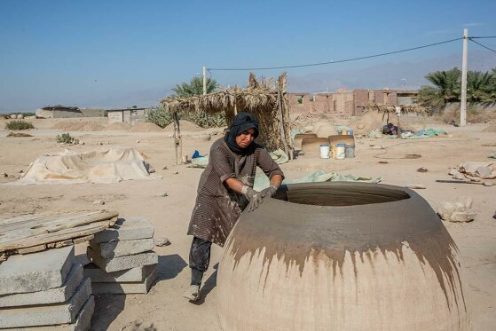 زنانی که تنور جنوب را گرم نگه می‌دارند