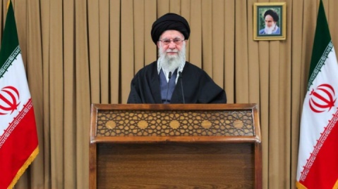 رهبر انقلاب: از رئیس جمهور محترم و دولت خدمتگزار حمایت کنیم