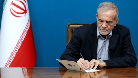 پزشکیان: از حمایت رهبری انقلاب سپاسگزارم/مسیر پیشرفت را با همراهی مردم دنبال می‌کنیم