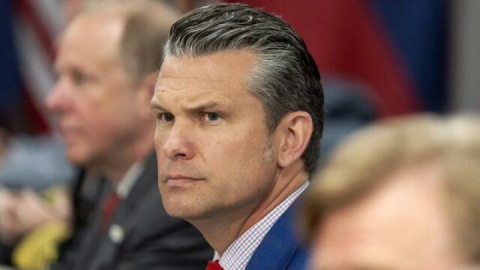 فایننشال تایمز: وزیر ارتش و وزیر جنگ آمریکا روابط پرتنشی دارند