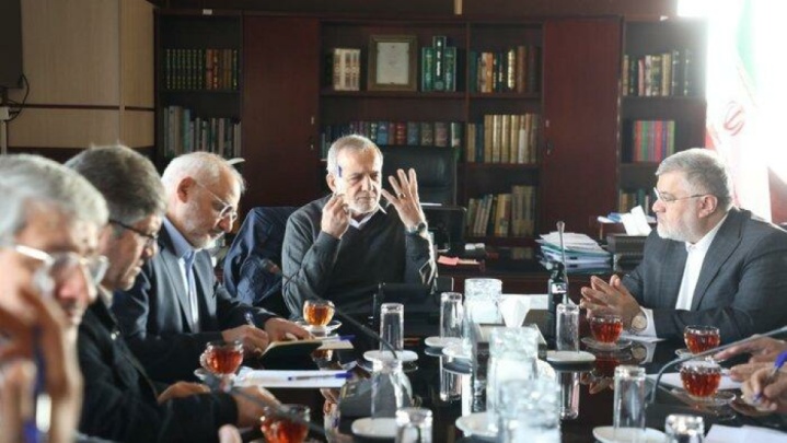 حضور رئیس جمهور در استانداری تهران/ تاکید بر توسعه شبکه ریلی استان