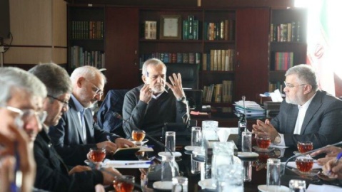 حضور رئیس جمهور در استانداری تهران/ تاکید بر توسعه شبکه ریلی استان