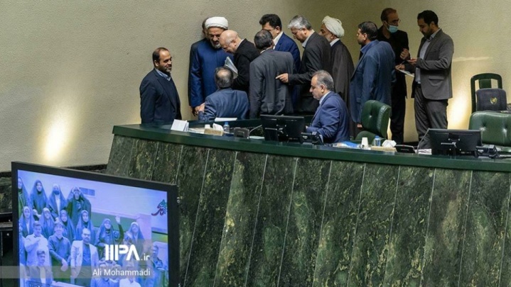 آلودگی هوا، افزایش نرخ بنزین و معیشت مردم موضوع تذکرات نمایندگان مجلس