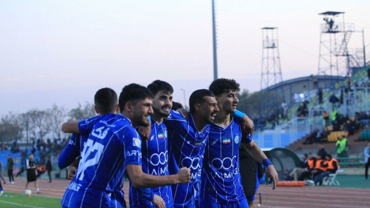 استقلال قبل دربی صدرنشینی را از پرسپولیس گرفت/ سوپرمن ساپینتو علیه VAR و پنالتی!