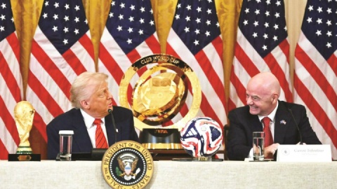 میزبان رودرروی مخالفان متعدد