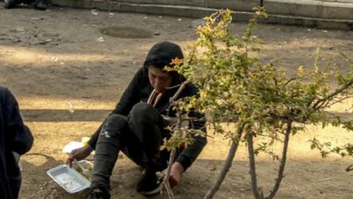 زنان معتاد» بیشتر از مردان، مواد مصرف می‌کنند/ میانگین سنی مصرف مواد مخدر در زنان ۲۳ تا ۴۴ سال