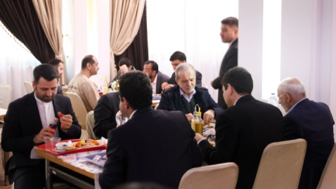 حضور رئیس‌جمهور در ناهارخوری کارکنان نهاد ریاست‌جمهوری