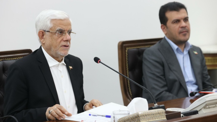 عارف: نباید درها را بر روی اساتید برای حضور در کنفرانس‌های بین‌المللی ببندیم