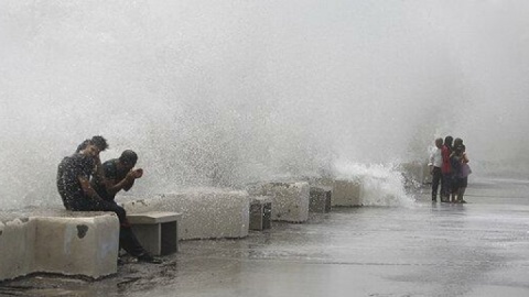 سه هشدار دریایی برای خزر و خلیج فارس؛ افزایش ارتفاع امواج تا ۲ متر