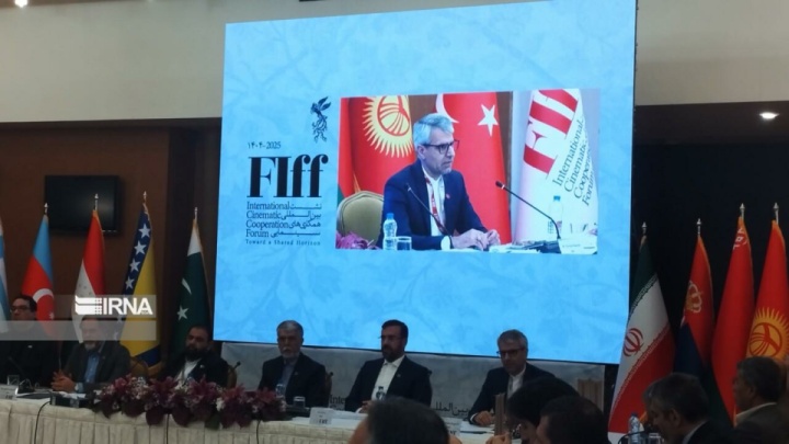 نشست‌های فرهنگی، پاسداشت انسانیت در دنیای زور و تزویر است