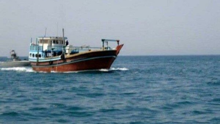 سرهنگ فراهی: ۱۲ شناور حامل سوخت قاچاق در آب های دریای عمان توقیف شدند