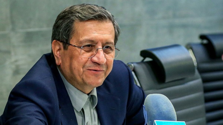 همتی: شرکت‌های خارجی به دلیل بالا بودن ریسک های بیمه ای با ایران همکاری نمی کنند