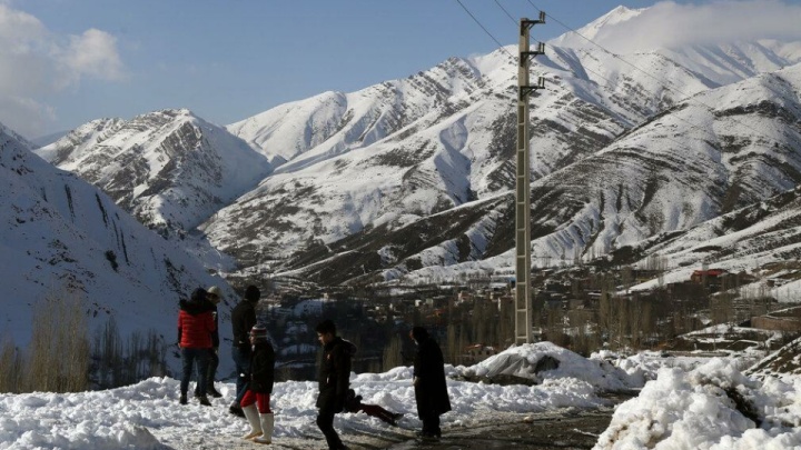 رگبار باران و برف در ارتفاعات تهران؛ آلودگی هوا تا هفته آینده می‌ماند