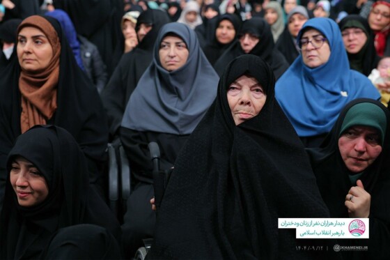 دیدار هزاران نفر از زنان و دختران با رهبر انقلاب