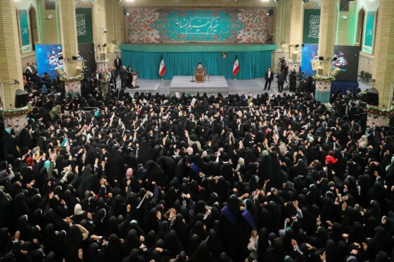 دیدار هزاران نفر از زنان و دختران با رهبر انقلاب