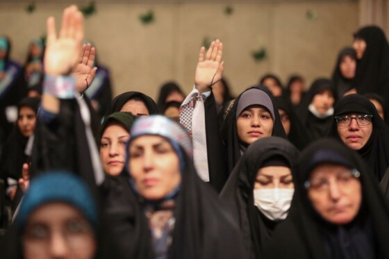 دیدار هزاران نفر از زنان و دختران با رهبر انقلاب