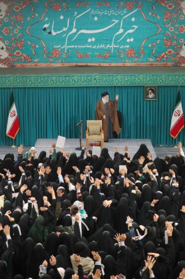 دیدار هزاران نفر از زنان و دختران با رهبر انقلاب