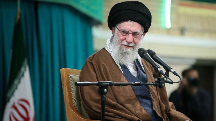 اسلام بر رعایت کامل احترام زن تأکید دارد