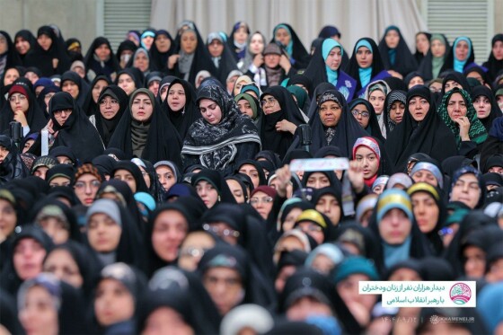 دیدار هزاران نفر از زنان و دختران با رهبر انقلاب