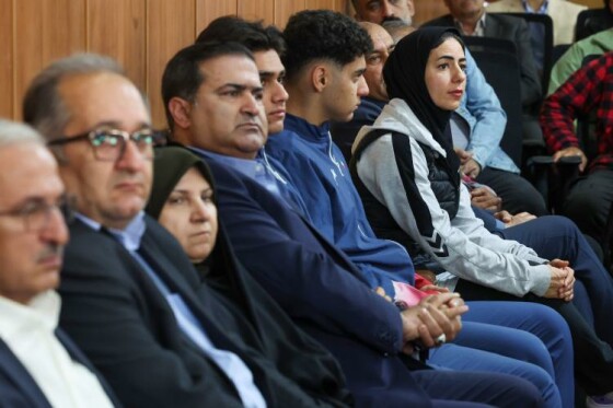 نشست با فرهیختگان و فعالان فرهنگی استان