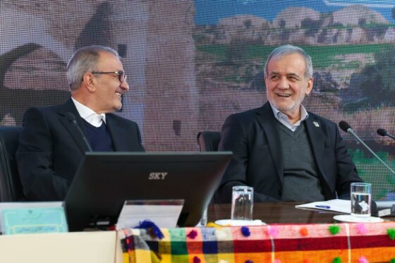 نشست با فرهیختگان و فعالان فرهنگی استان