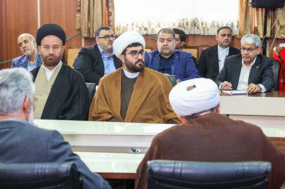 نشست با فرهیختگان و فعالان فرهنگی استان