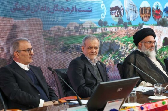 نشست با فرهیختگان و فعالان فرهنگی استان