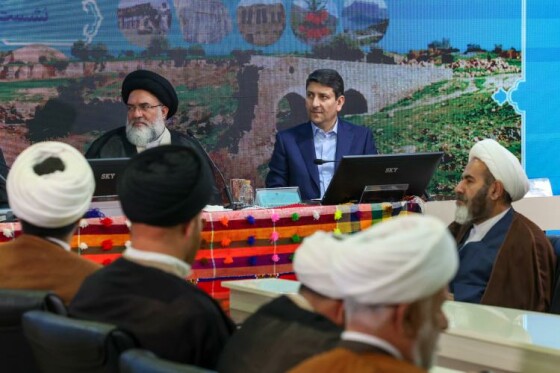 نشست با فرهیختگان و فعالان فرهنگی استان