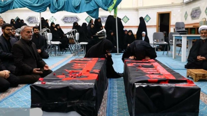 مراسم تشییع پیکر همسر و فرزند معاون رییس‌جمهور در مشهد برگزار شد