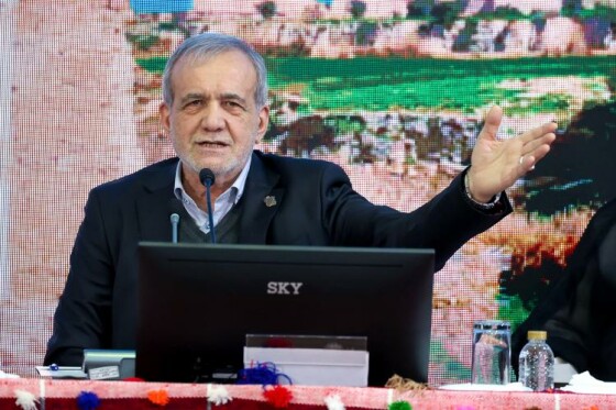 نشست با فرهیختگان و فعالان فرهنگی استان