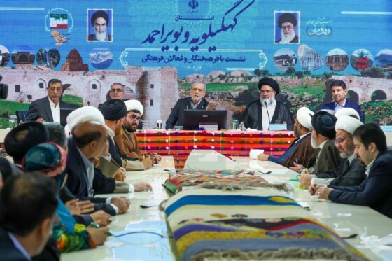 نشست با فرهیختگان و فعالان فرهنگی استان