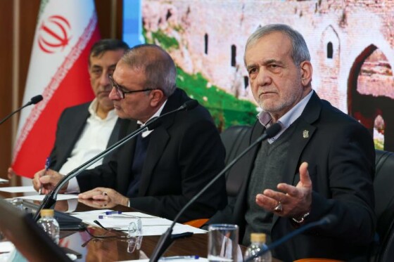 نشست با فرهیختگان و فعالان فرهنگی استان