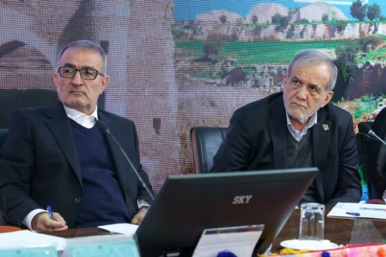 نشست با فرهیختگان و فعالان فرهنگی استان