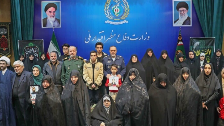 وزیردفاع: تنها راه مقابله با دشمنان قوی تر شدن در همه عرصه ها است