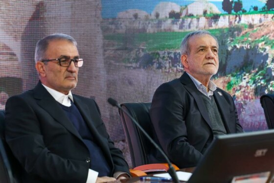 نشست با فرهیختگان و فعالان فرهنگی استان