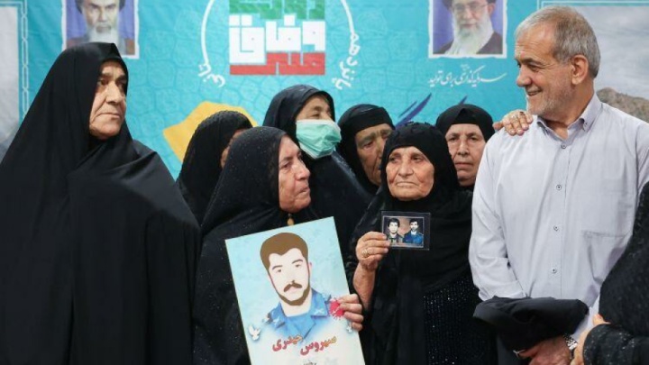 رئیس جمهور: امنیت و آرامش امروز ایران مرهون مظلومیت شهدا و صبوری خانواده آنهاست