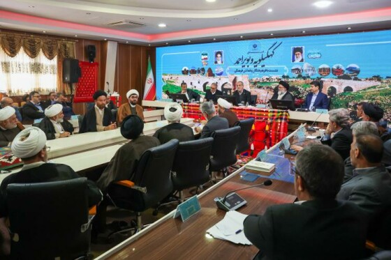 نشست با فرهیختگان و فعالان فرهنگی استان