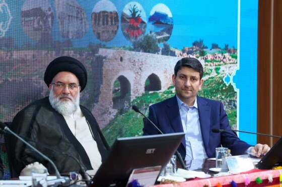 نشست با فرهیختگان و فعالان فرهنگی استان