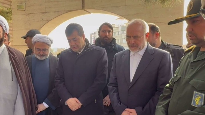 ادای احترام وزیر ورزش و جوانان و رئیس مجلس به شهدای طرقبه