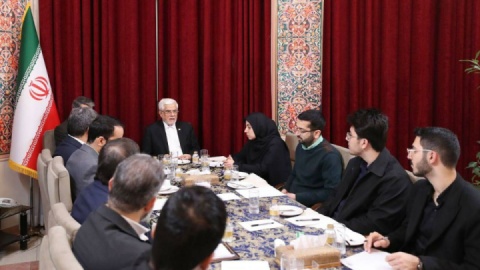 تاکید عارف بر استعدادیابی نخبگان در مناطق محروم/ جنگ اصلی کشور در حوزه علم‌وفناوری است