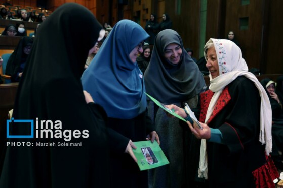 بزرگداشت هفته زن و تکریم مقام مادر